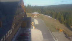 Parkoviště a hlavní vchod