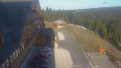 Parkoviště a hlavní vchod