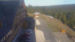 Parkoviště a hlavní vchod