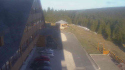 Parkoviště a hlavní vchod