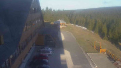 Parkoviště a hlavní vchod