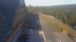 Parkoviště a hlavní vchod