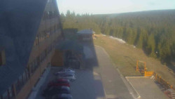 Parkoviště a hlavní vchod