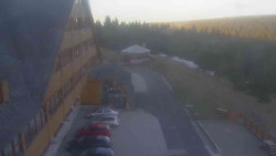 Parkoviště a hlavní vchod