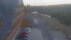 Parkoviště a hlavní vchod