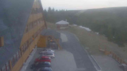 Parkoviště a hlavní vchod