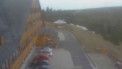 Parkoviště a hlavní vchod