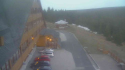 Parkoviště a hlavní vchod