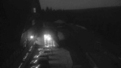 Parkoviště a hlavní vchod