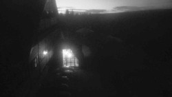 Parkoviště a hlavní vchod