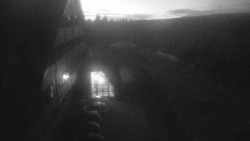 Parkoviště a hlavní vchod