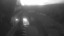 Parkoviště a hlavní vchod