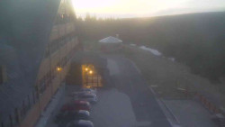 Parkoviště a hlavní vchod