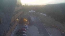 Parkoviště a hlavní vchod