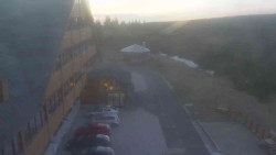 Parkoviště a hlavní vchod