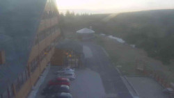 Parkoviště a hlavní vchod