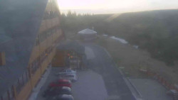 Parkoviště a hlavní vchod