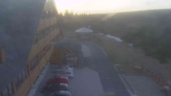 Parkoviště a hlavní vchod