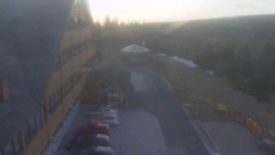 Parkoviště a hlavní vchod