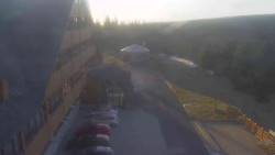 Parkoviště a hlavní vchod