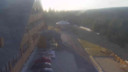 Parkoviště a hlavní vchod