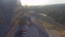 Parkoviště a hlavní vchod