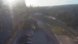 Parkoviště a hlavní vchod