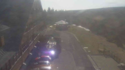 Parkoviště a hlavní vchod