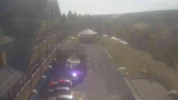 Parkoviště a hlavní vchod