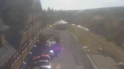 Parkoviště a hlavní vchod