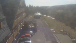 Parkoviště a hlavní vchod