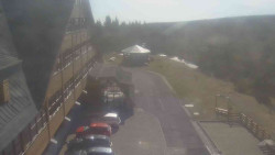 Parkoviště a hlavní vchod