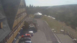 Parkoviště a hlavní vchod