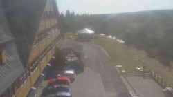 Parkoviště a hlavní vchod