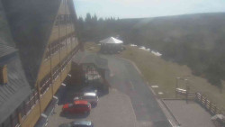 Parkoviště a hlavní vchod