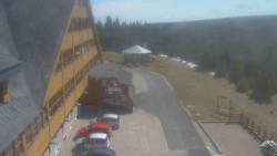 Parkoviště a hlavní vchod