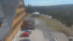 Parkoviště a hlavní vchod