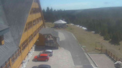 Parkoviště a hlavní vchod