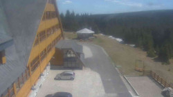 Parkoviště a hlavní vchod