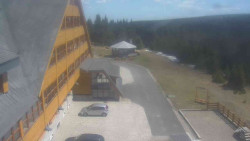 Parkoviště a hlavní vchod