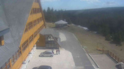 Parkoviště a hlavní vchod