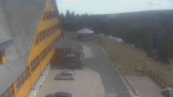 Parkoviště a hlavní vchod