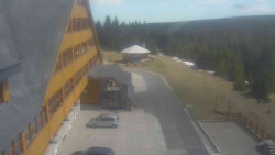 Parkoviště a hlavní vchod