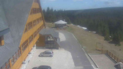 Parkoviště a hlavní vchod