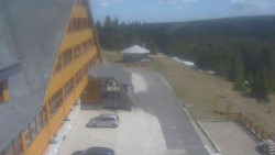 Parkoviště a hlavní vchod