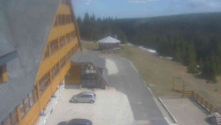 Parkoviště a hlavní vchod