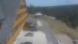 Parkoviště a hlavní vchod