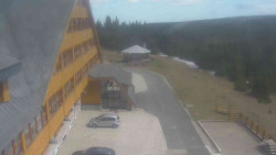 Parkoviště a hlavní vchod