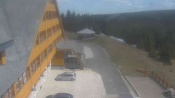 Parkoviště a hlavní vchod