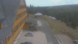 Parkoviště a hlavní vchod